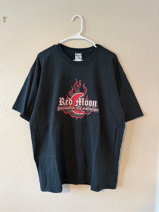 Gildan Other - Flame Red Moon Graphic Tee - Black with Red Print Size XL